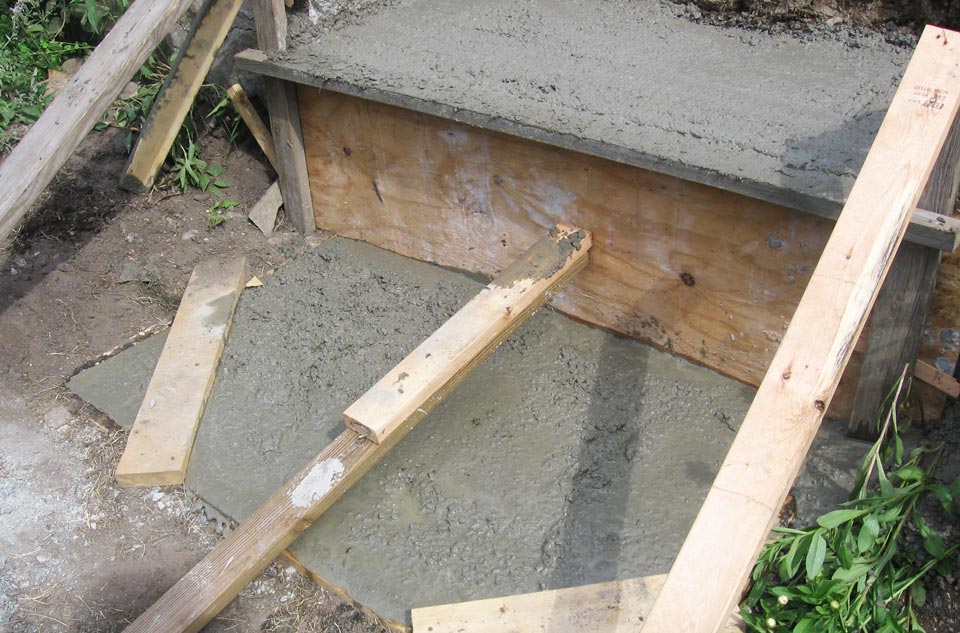 Outdoor step concrete delivery